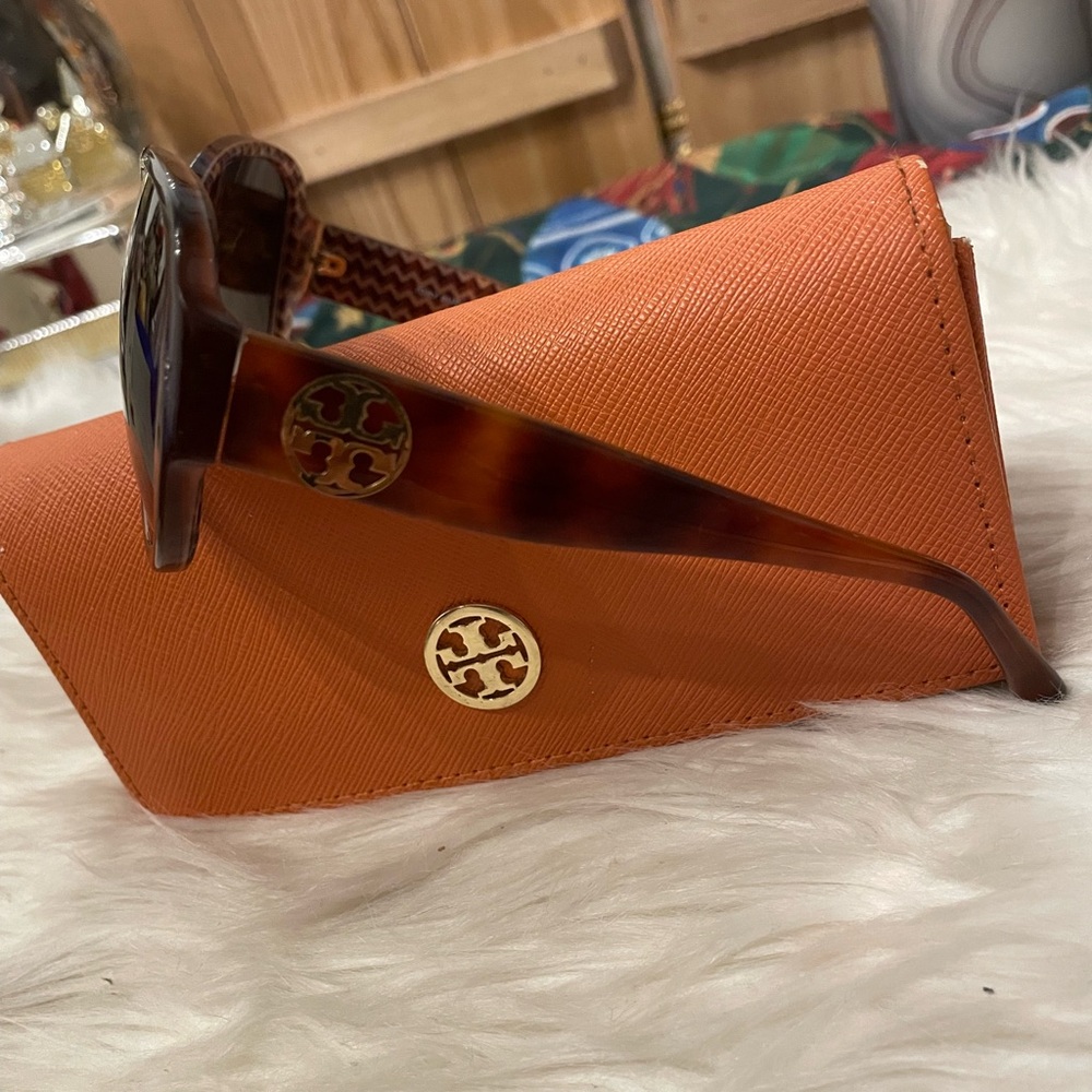 Tory Burch Brown Gradient Oversized Sunglasses with Orange Case - Picture 5 of 14